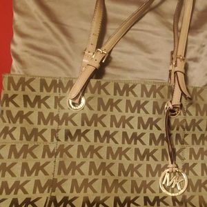 Michael Kors Jet Set LG handbag